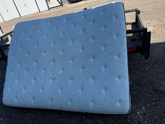 Queen Size Pillow Top Mattress