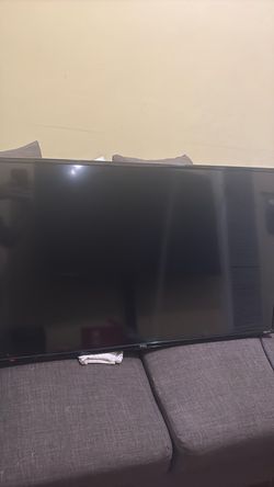 vendo televisor tcl de 42 pulgadas , sin control todo funciona bien .