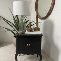 Modern / Classy End Table