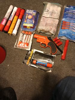 Pistol flares and 20 flares $60