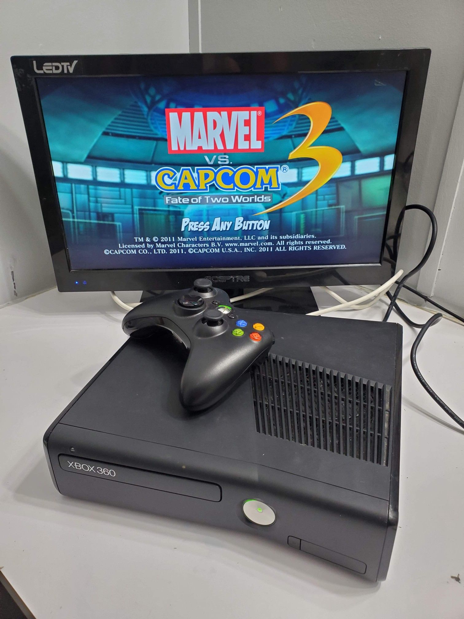 Xbox 360(Original) (Classic) (All Cords , 1 Controller) (Tested 100