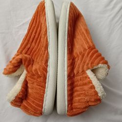 MENS SIZE 11.5 - 12 FLUFFY WARM WINTER PLUSH SLIPPERS
