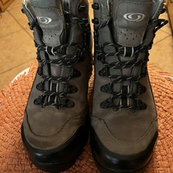 salomon hiking boots