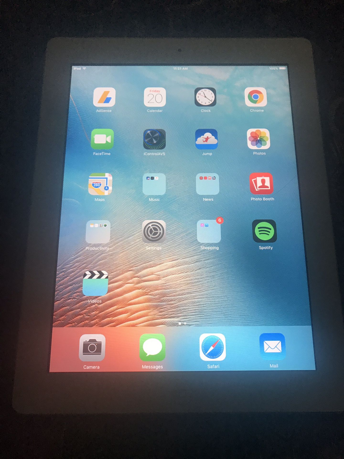 IPad 2 32GB White w/Cable Excellent Condition