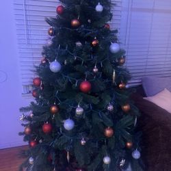 Christmas Tree/ Arbol De Navidad