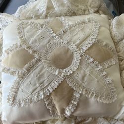 5 Decorative Pillows $1 Each