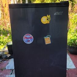 Mini Fridge With Freezer Works Great
