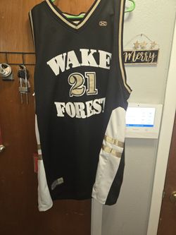 Tim duncan's jersey from wake forest college