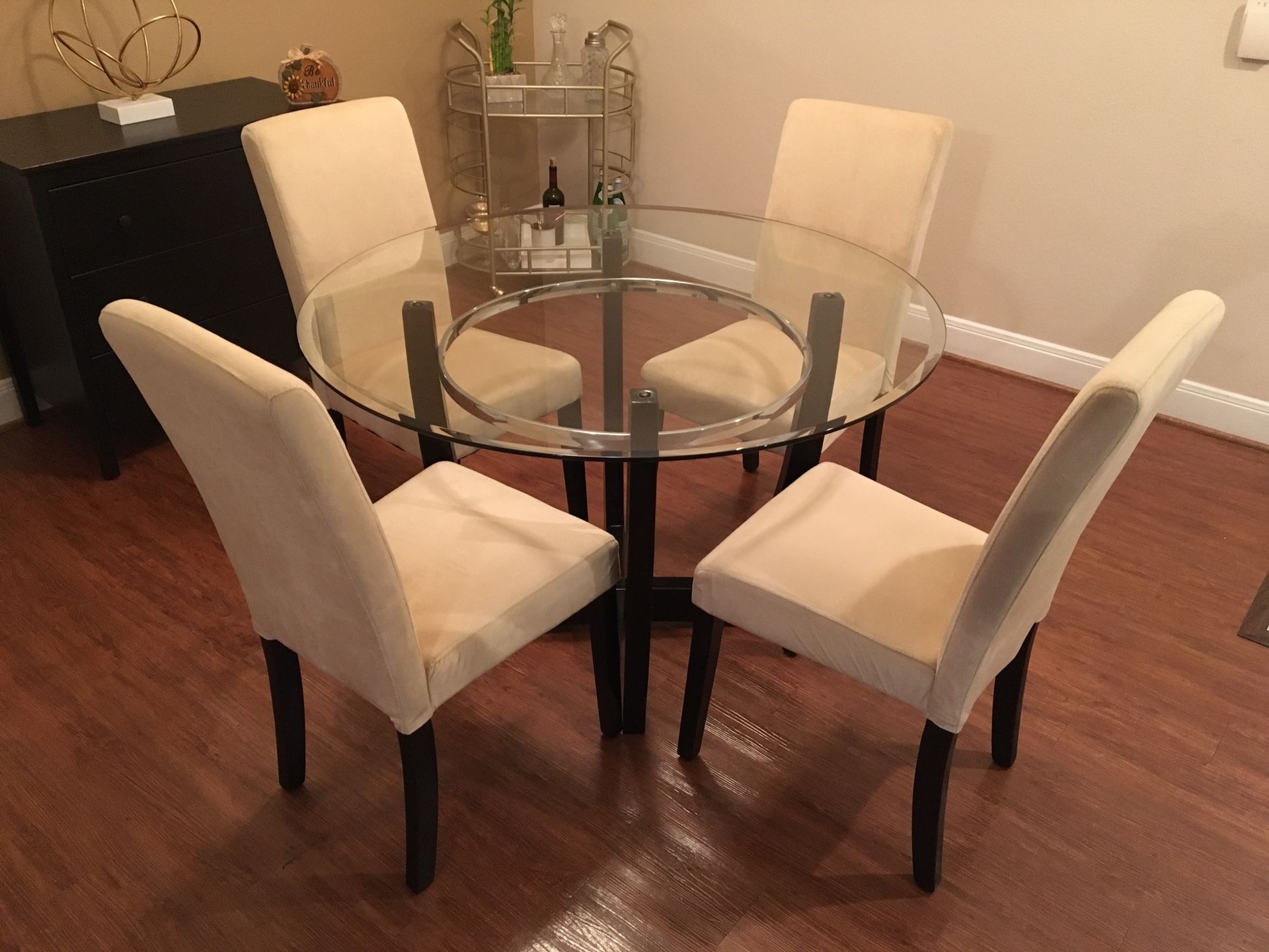 Mabry Espresso 5 Pc Dining Set With Cream Chairs