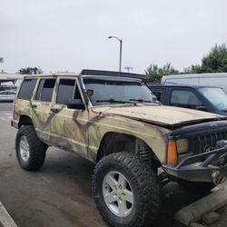 Jeep Cherokee Xj Light Bar 33”tires 17”rims