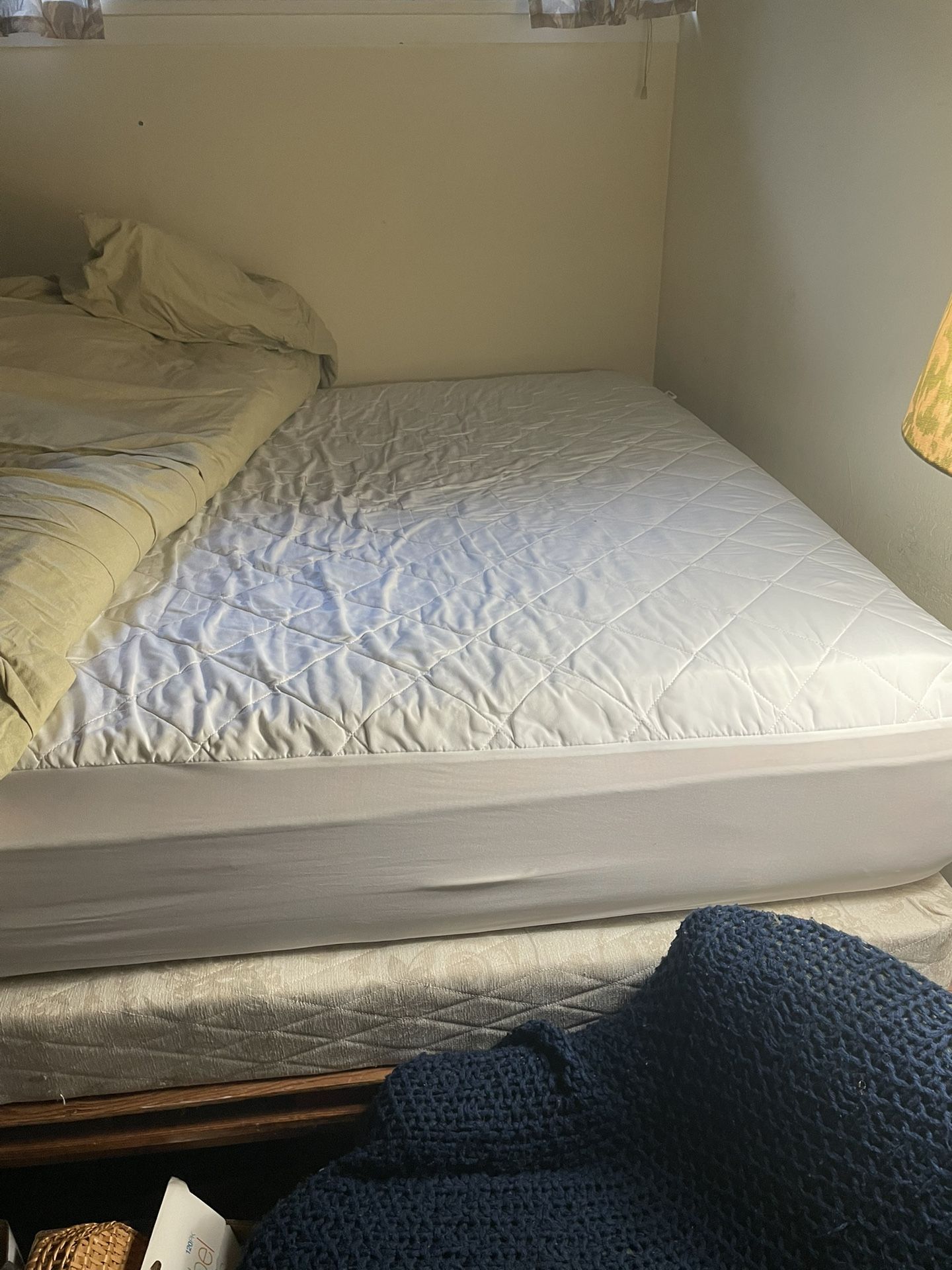 QUEEN Box Spring & Mattress -FREE