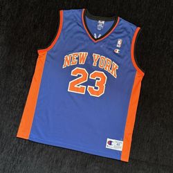 VINTAGE NEW YORK KNICKS JERSEY SIZE MEDIUM