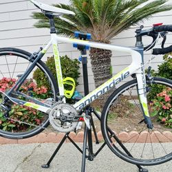 Cannondale Super Six Full Carbon Roadbike Size 58cm Large Shimano Ultegra 20 Speeds Like New..