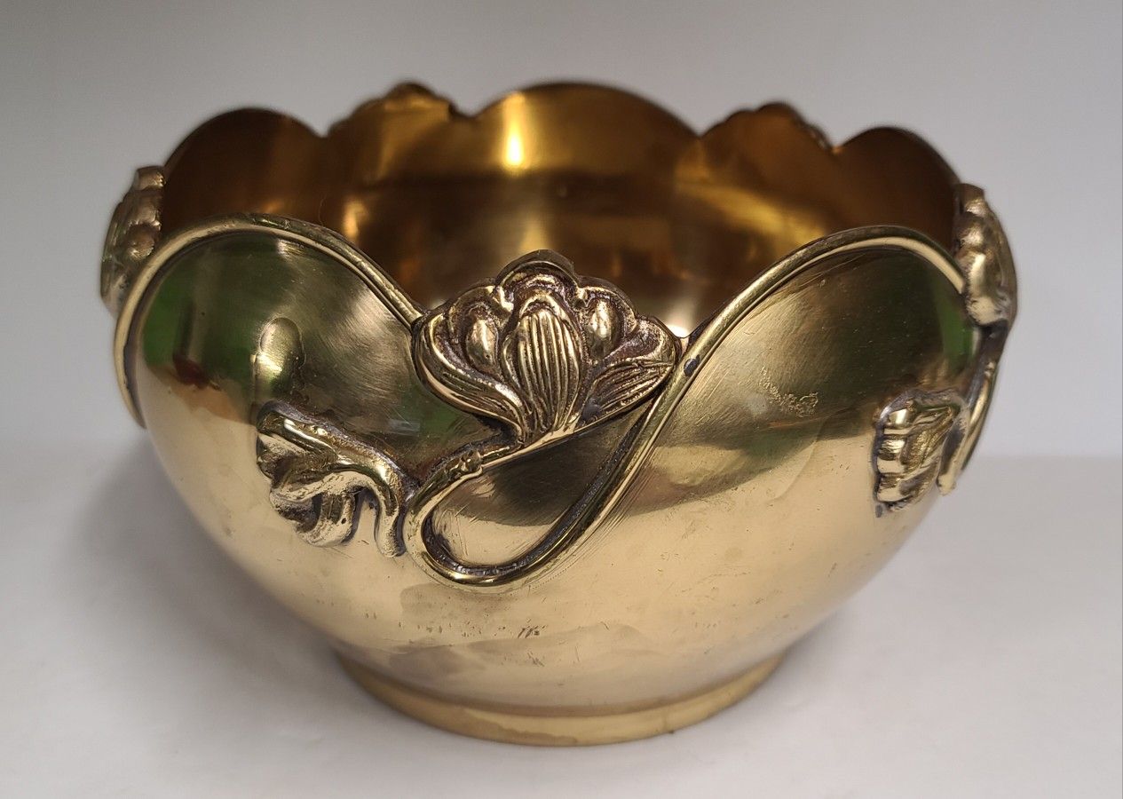 Beautiful Vintage Brass Bowl With Scalloped Edge