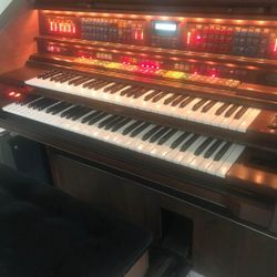 Lowrey Organ