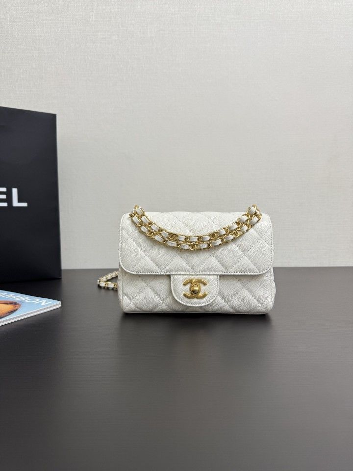 Chanel Women's Light Grey Shoulder Bag