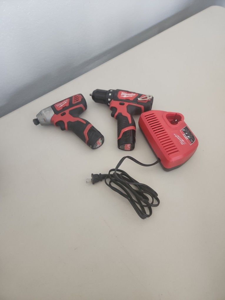 Milwaukee 12v Drill Set