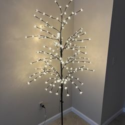 LED Lighted Tree