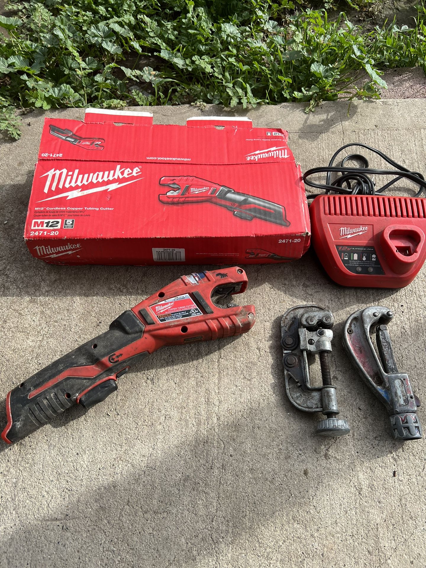 milwaukee m12 cordless copper tubing cutter 2471 for Sale in Hayward CA OfferUp