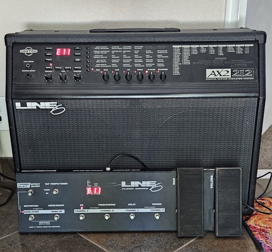 Line 6 AX2 212 amp w/ Foot Controller