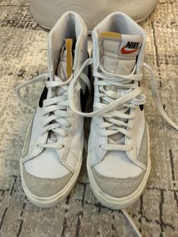 Nike Women’s Size 9, Men’s 7