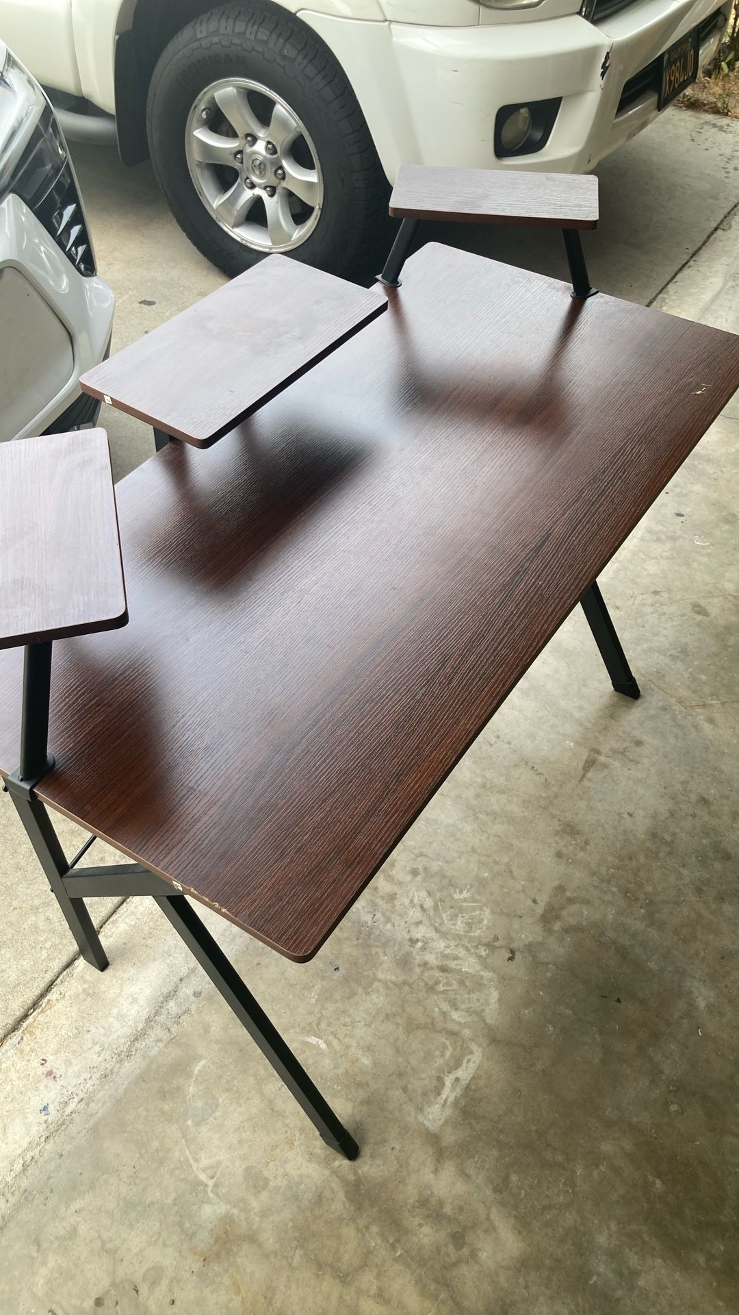 desk / producing desk