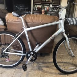 Raleigh Ventura.  City Bike.  7 Velocity 