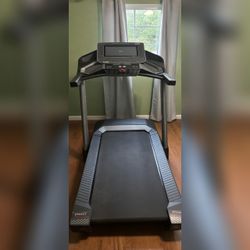 ProForm Pro 5000 Smart Treadmill with 14" Touchscreen - Very Good - Sacramento, CA