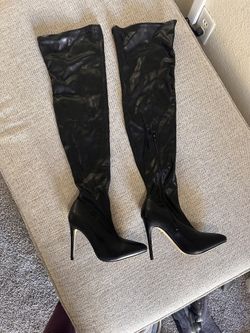 Womens Boots 7.5. NEW