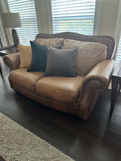 Leather Loveseat—100% Leather no Vinyl Match