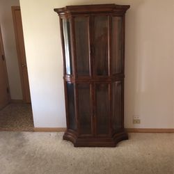 Lighted  Curved Glass Curio Cabinet (excellent Condition)