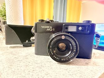 Black Yashica MG-1 Rangefinder 35mm film camera
