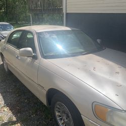 2001 Lincoln Town Car