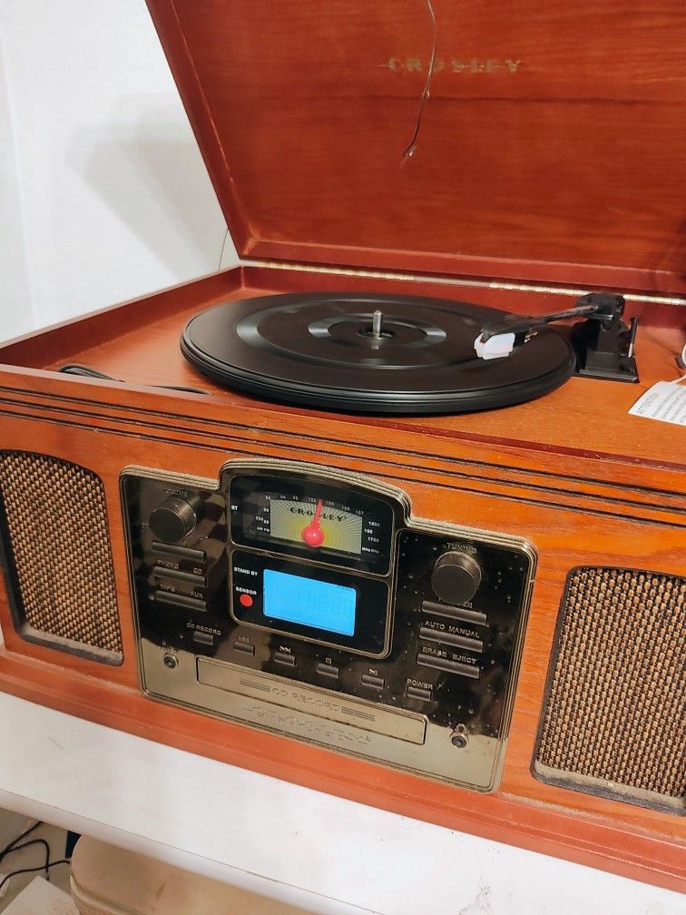 Radio Cassette CD Player Good Condition All Fashioned $30