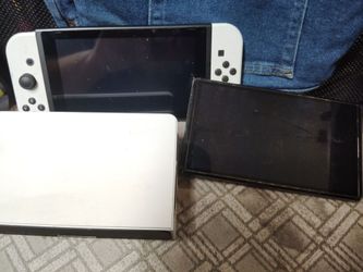 2 Nintendo switch and the Docking Device !!