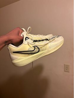 Nike Low-Top Sneakers Yellow and Black