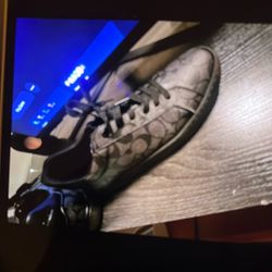 Coach.  Mens  signature low line size 10.5 Black/Charcoal