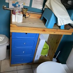 Changing Table With Cubbie 