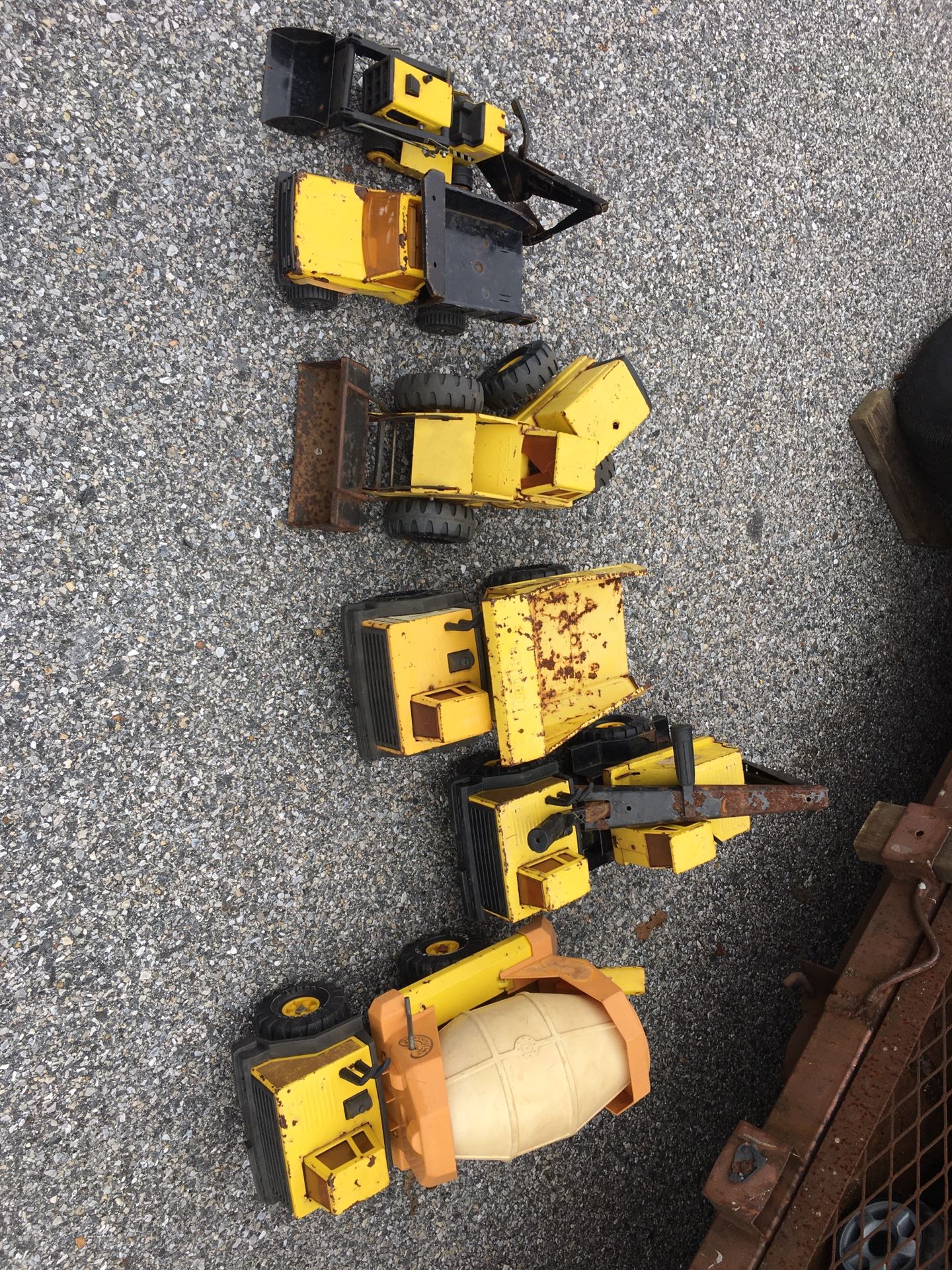 Vintage metal Tonka toy trucks and tractors off $50