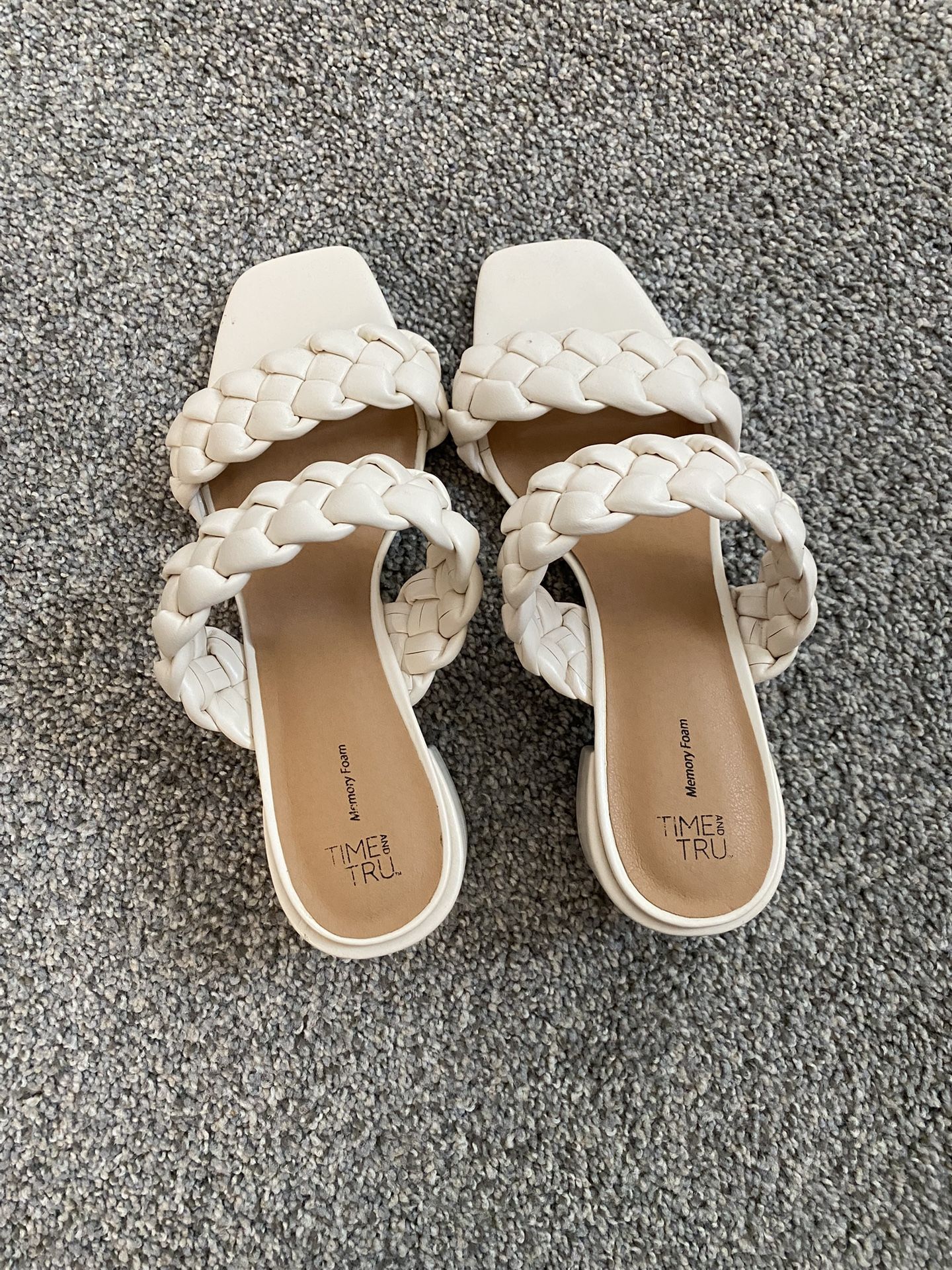 Heels Size 10. 10$