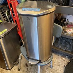 Excellent Condition Trash cans 