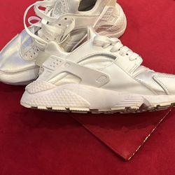 Huarache Nikes Shoes Size 7
