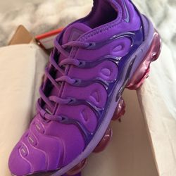 Vapor Maxes plus 