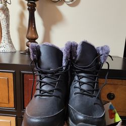 Sz. 10 Men's Snow Boots