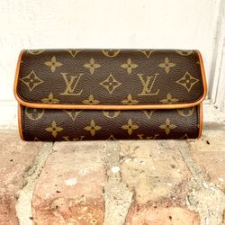 LOUIS VUITTON Vintage Monogram Pochette Twin PM