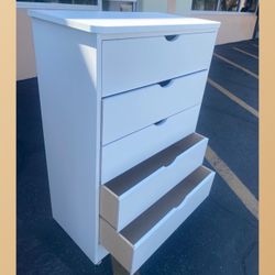 5 drawers dresser / Five drawers dresser