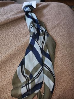 Brand new women's multi - wear scarf