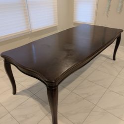 Dining Table Without Chairs. 