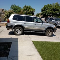 2002 Mitsubishi Montero
