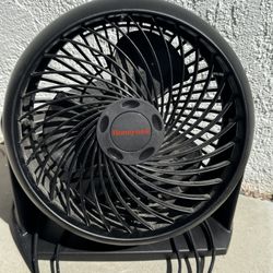 Honeywell Super-Turbo 3 Speed Desk Fan HT-800 Series 90 Degrees Tillable (Silver Lake)